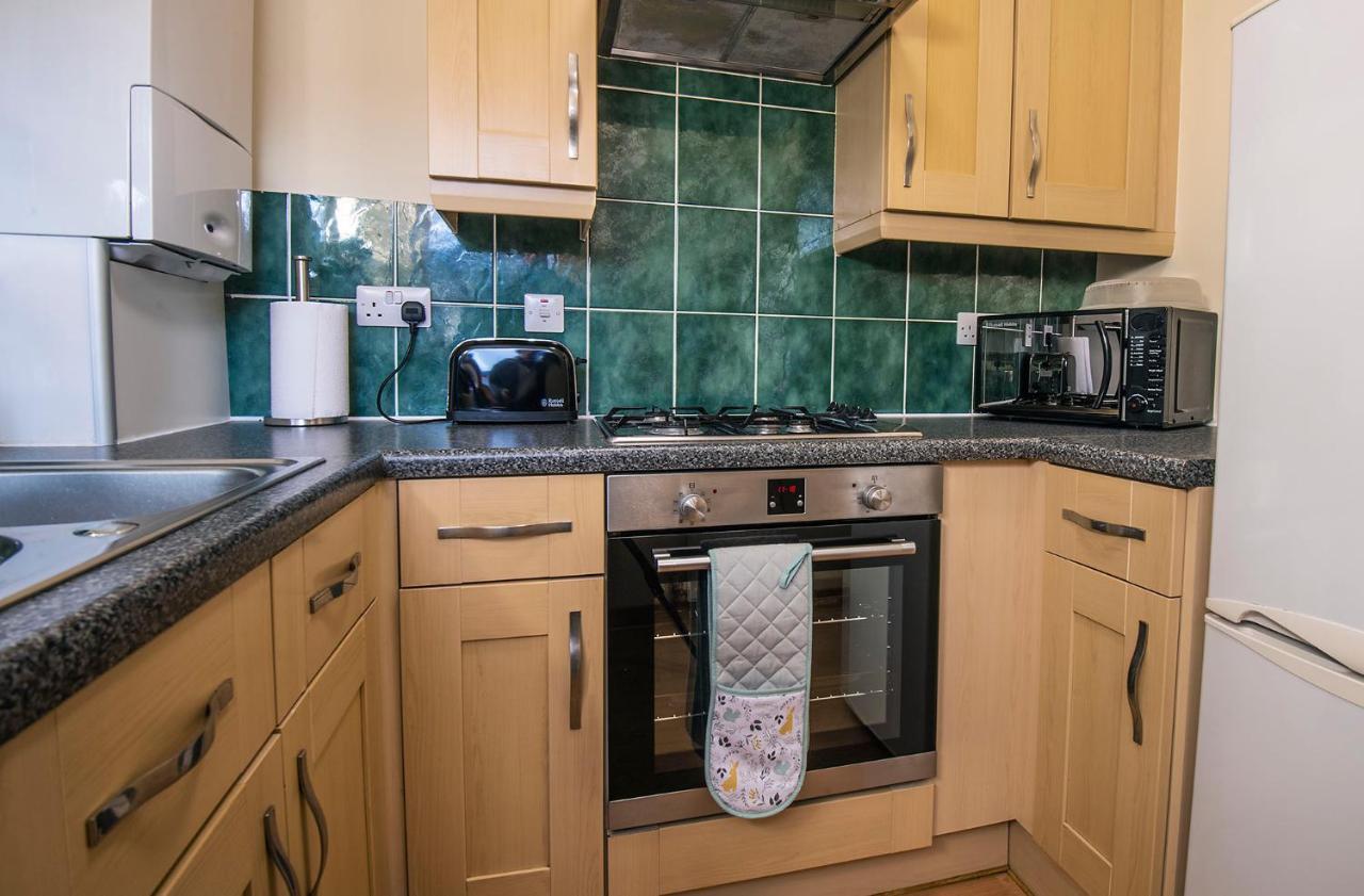 Stylish 2 Bedroom - 2 Miles Inverness City Centre الغرفة الصورة